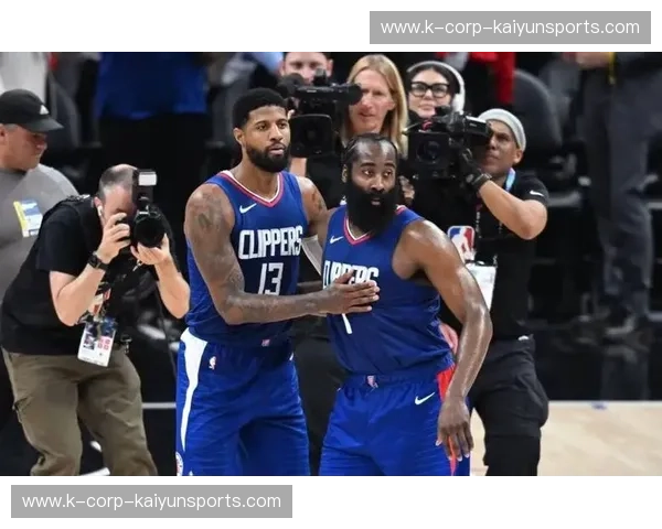 蓝色的风暴与紫金的轰鸣：快船vs黄蜂，在深圳遇见NBA最极致的灵魂